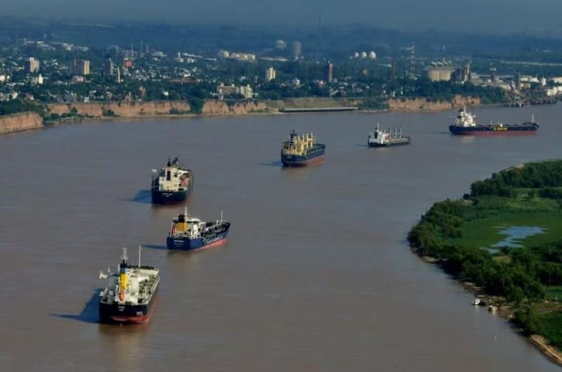 La promesa de mayo sobre la Hidrovía se cumplió: bajan los costos logísticos de exportación