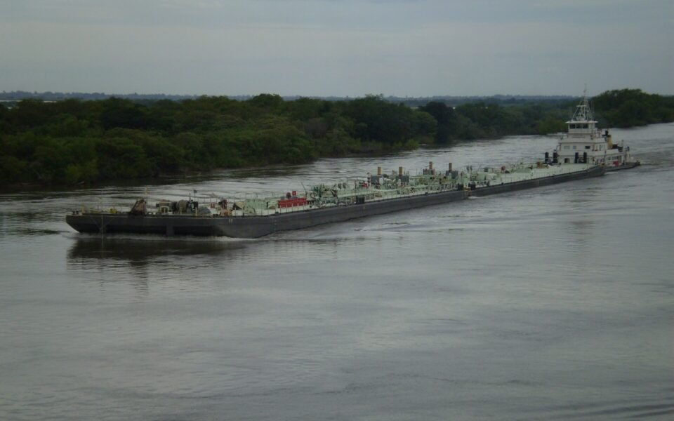 Seis semanas de nueva concesión: qué cambió en la Hidrovía con el peaje de USD 3,80